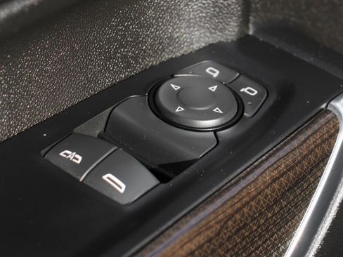 Used 2024 Chevrolet Silverado 3500 LT w/ Convenience Package image 15