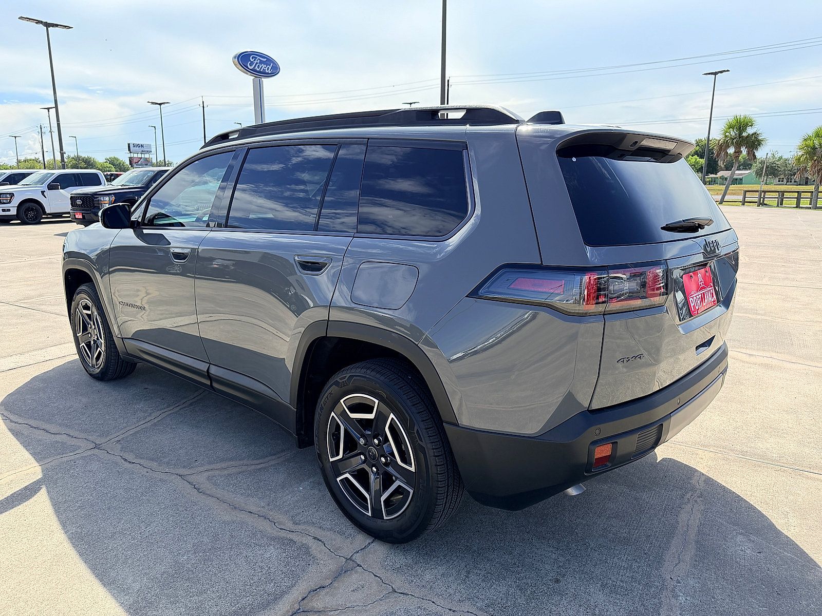 Used 2026 Jeep Cherokee Laredo AWD/4WD image 5