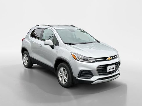 Used 2022 Chevrolet Trax LT w/ Driver Confidence Package AWD/4WD image 2