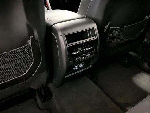 Used 2023 Jeep Grand Cherokee Laredo image 25