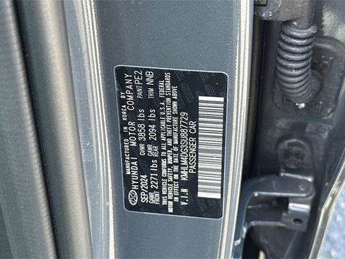 Certified 2025 Hyundai Elantra Sport image 28