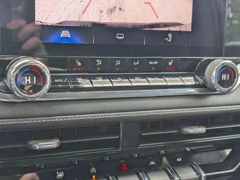 Used 2023 Chevrolet Colorado LT w/ LT Convenience Package II image 20