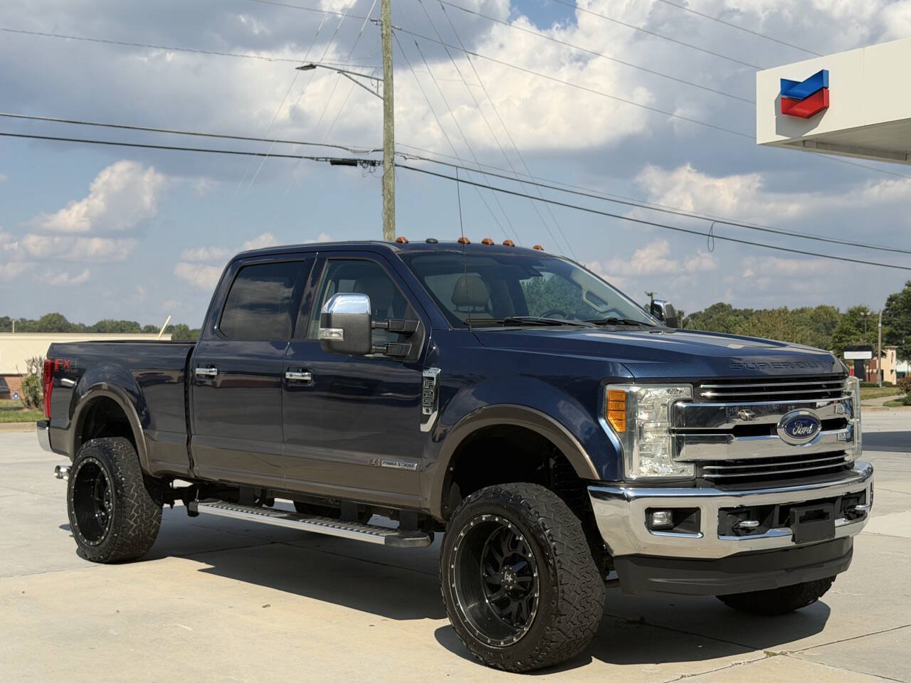 Used 2017 Ford F250 Lariat w/ Lariat Ultimate Package AWD/4WD image 3