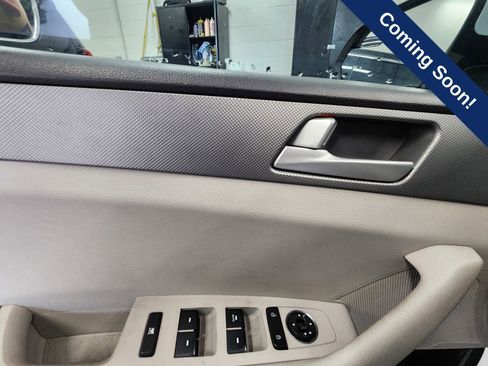 Used 2016 Hyundai Sonata SE w/ Cargo Package FWD image 9