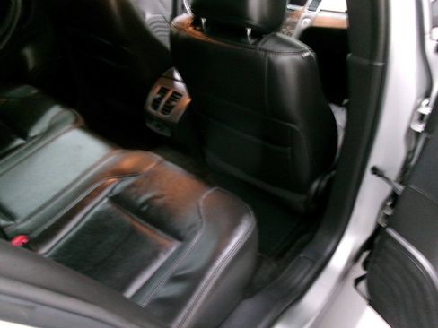 Used 2013 Ford Taurus SEL FWD image 28
