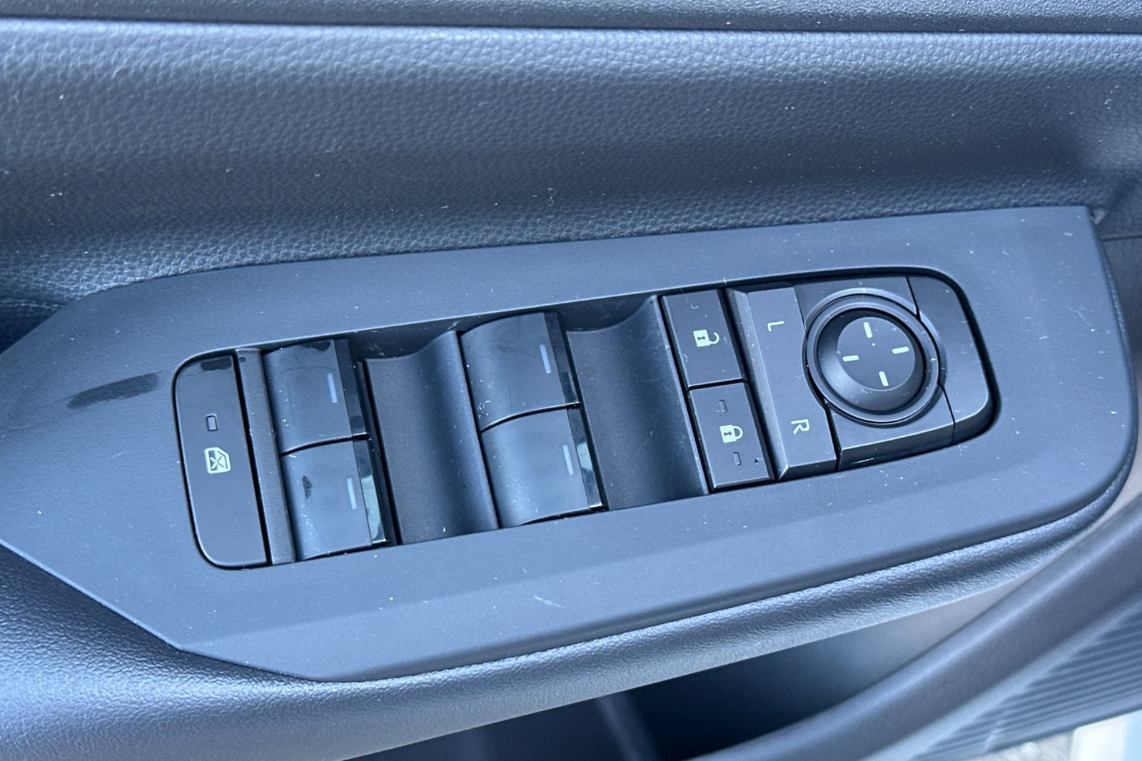 Certified 2026 Toyota Prius Plug-In Hybrid FWD image 13
