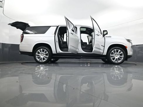 Used 2024 Chevrolet Suburban High Country AWD/4WD image 34