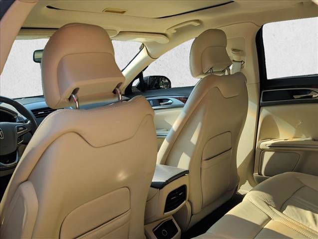 Used 2013 Lincoln MKZ FWD image 18