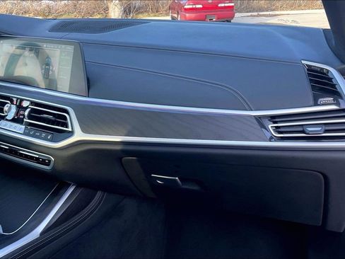 Used 2022 BMW X7 M50i w/ Executive Package image 16