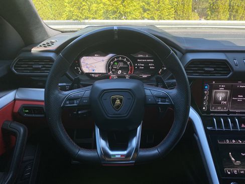 Used 2022 Lamborghini Urus image 91