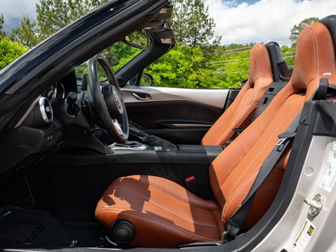 Used 2023 MAZDA MX-5 Miata Grand Touring RWD image 13