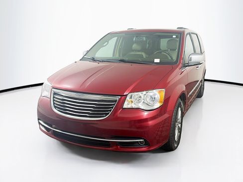 Used 2015 Chrysler Town & Country Touring-L w/ Driver Convenience Group FWD image 3