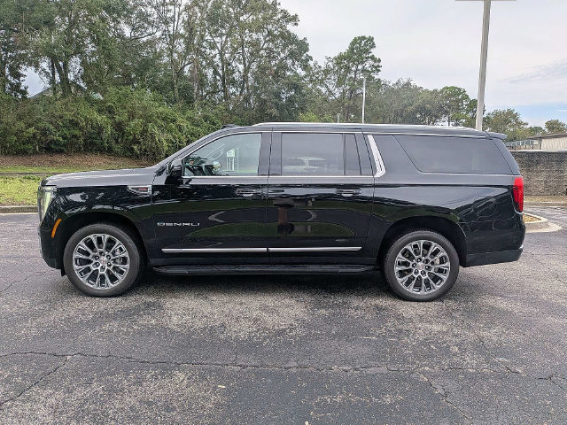 Used 2025 GMC Yukon XL Denali AWD/4WD image 2