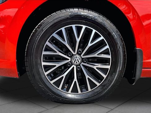 Used 2021 Volkswagen Jetta SE w/ SE Cold Weather Package FWD image 11