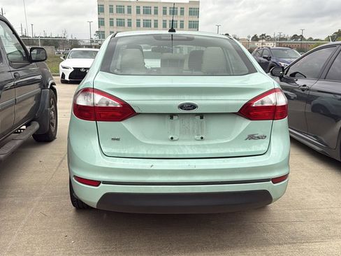 Used 2017 Ford Fiesta SE image 5