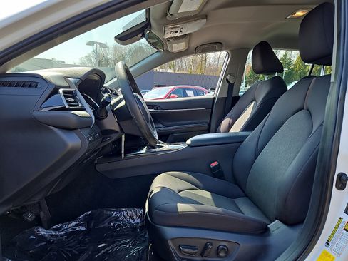 Used 2019 Toyota Camry LE image 13