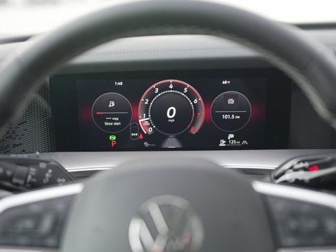 New 2025 Volkswagen Tiguan SE image 13