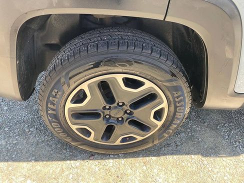 Used 2016 Jeep Renegade Trailhawk AWD/4WD image 31
