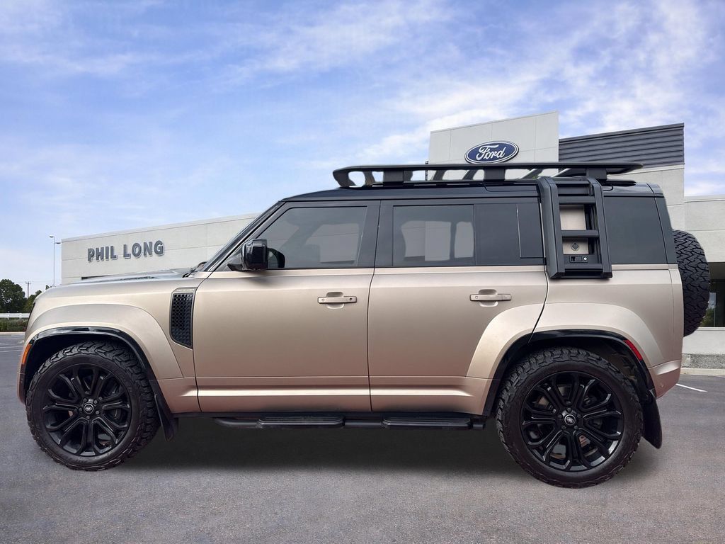 Used 2025 Land Rover Defender 110 AWD/4WD image 5
