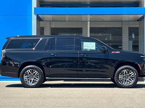 New 2026 Chevrolet Suburban Z71 w/ Z71 Off-Road Package AWD/4WD image 4