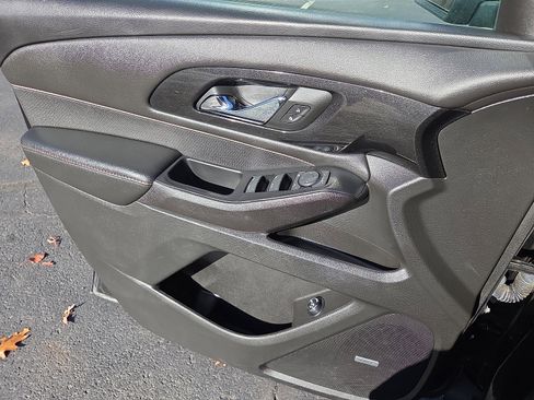 Used 2023 Chevrolet Traverse RS image 14