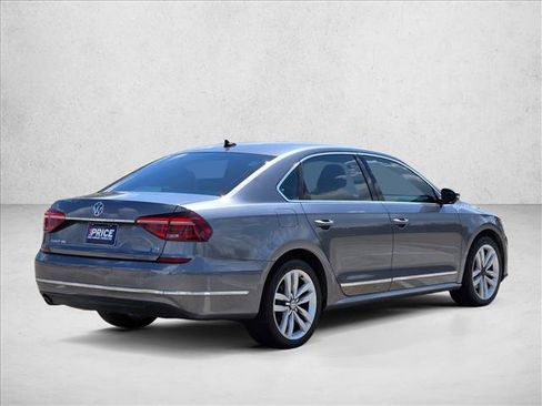Used 2017 Volkswagen Passat 1.8T SEL Premium FWD image 5