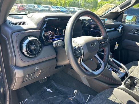 Used 2025 Chevrolet Colorado Z71 w/ Technology Package image 16