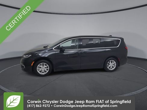 Certified 2023 Chrysler Pacifica Touring-L FWD image 8