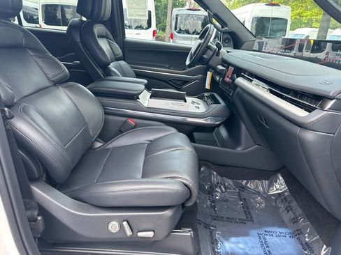 New 2026 Lincoln Navigator Reserve w/ Jet Appearance Package AWD/4WD image 14