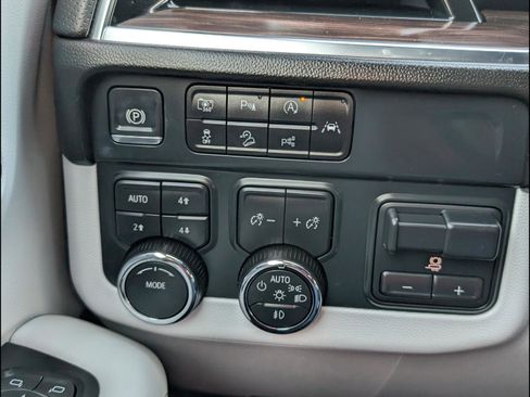 Used 2025 Chevrolet Tahoe Premier w/ Sun And Tow Package image 22