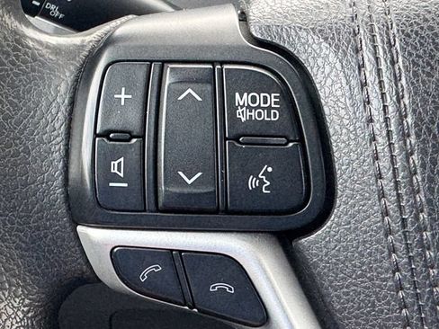 Used 2018 Toyota Sienna LE FWD image 17