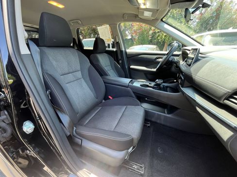 Used 2025 Nissan Rogue SV FWD image 38