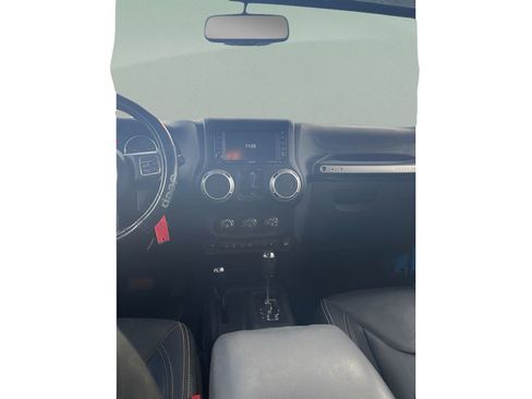 Used 2017 Jeep Wrangler Unlimited Rubicon w/ Connectivity Group image 12