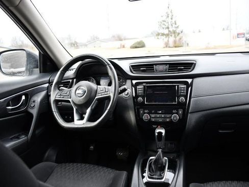 Used 2018 Nissan Rogue SV w/ Premium Package image 18