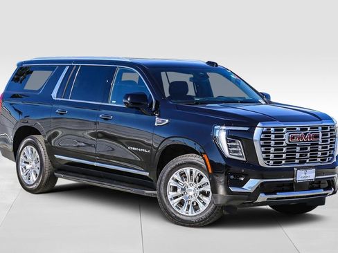 Used 2025 GMC Yukon XL Denali image 2