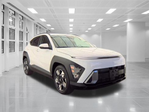 Used 2024 Hyundai Kona SEL FWD image 3