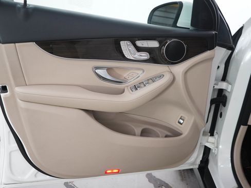 Used 2020 Mercedes-Benz GLC 300 4MATIC image 19