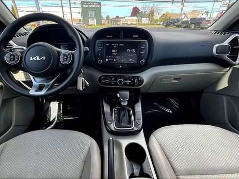 Used 2022 Kia Soul LX FWD image 16