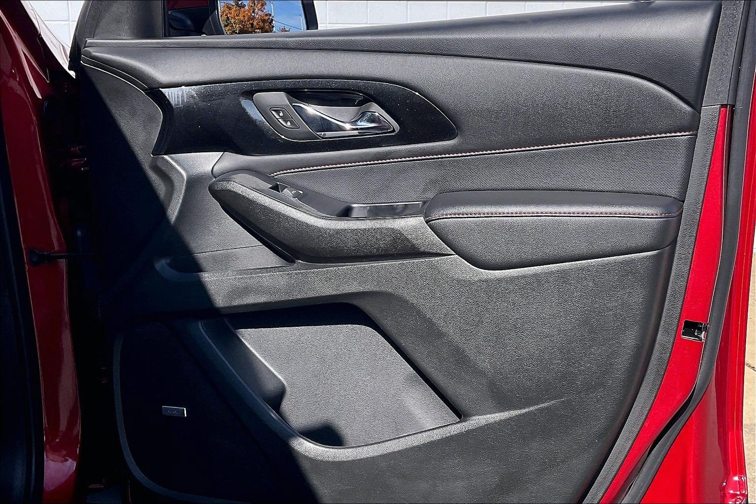 Used 2023 Chevrolet Traverse RS FWD image 28