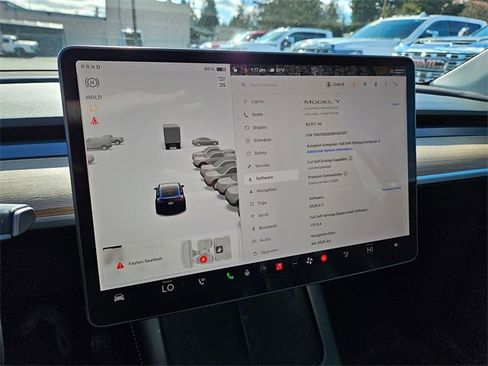 Used 2022 Tesla Model Y Long Range image 24