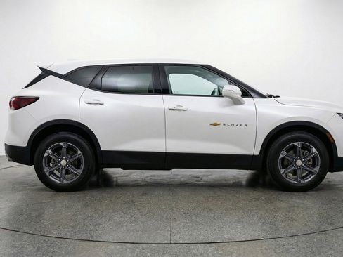 Used 2025 Chevrolet Blazer LT FWD image 11