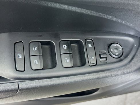 Used 2025 Hyundai Venue SEL image 15