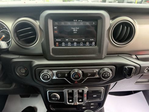Used 2018 Jeep Wrangler Sport AWD/4WD image 16