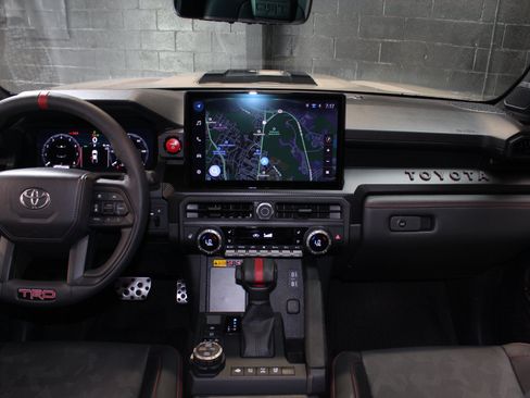 Used 2025 Toyota Tacoma Limited AWD/4WD image 35