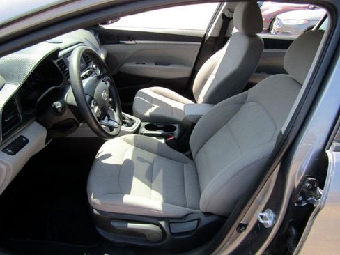Used 2019 Hyundai Elantra SE FWD image 14