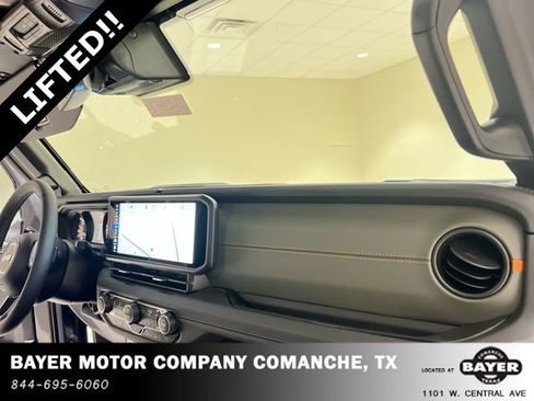 Used 2025 Jeep Gladiator Mojave image 27