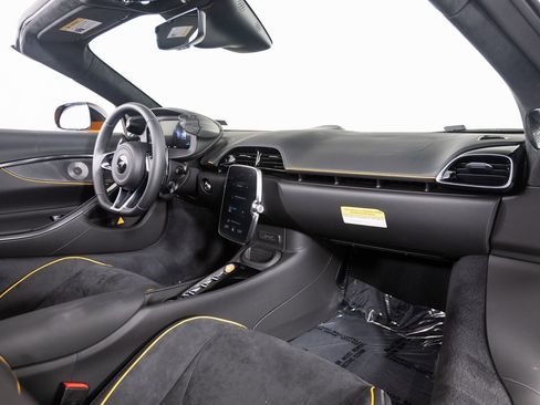 New 2025 McLaren Artura Spider image 39