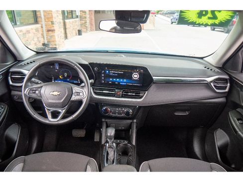 Used 2024 Chevrolet TrailBlazer LT w/ LT Cold Weather Package AWD/4WD image 12