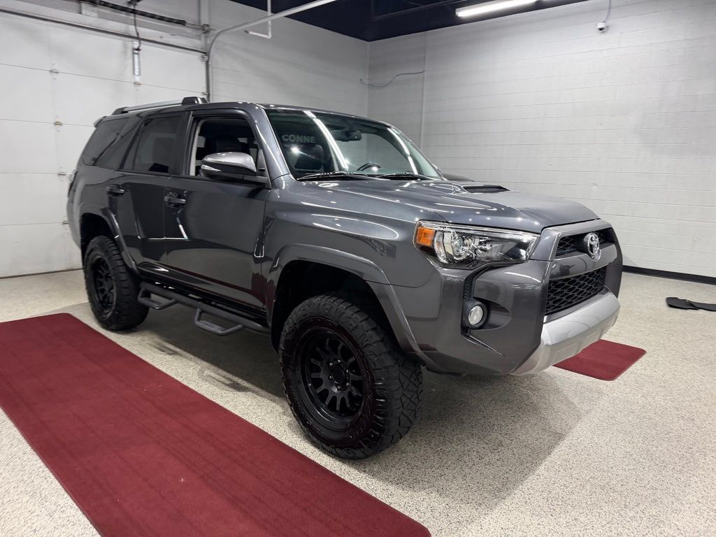Used 2018 Toyota 4Runner TRD Off-Road Premium AWD/4WD image 10