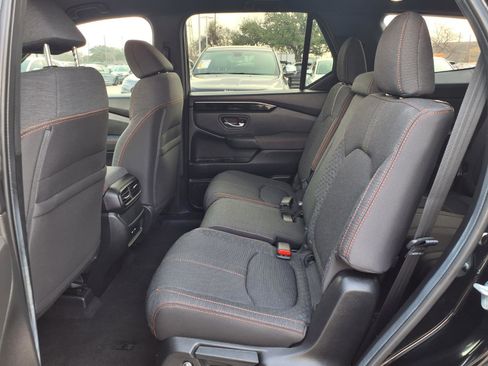 Used 2025 Honda Pilot Sport image 18